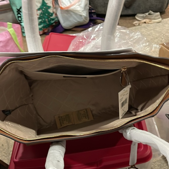Michael Kors Camel large tote. Beautiful 🌸🌸🌸 tote , big side on each side - Picture 7 of 9